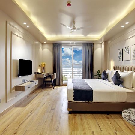 Saltstayz Premier - Near Golf Course Road & Sector 57 Гургаон Екстериор снимка