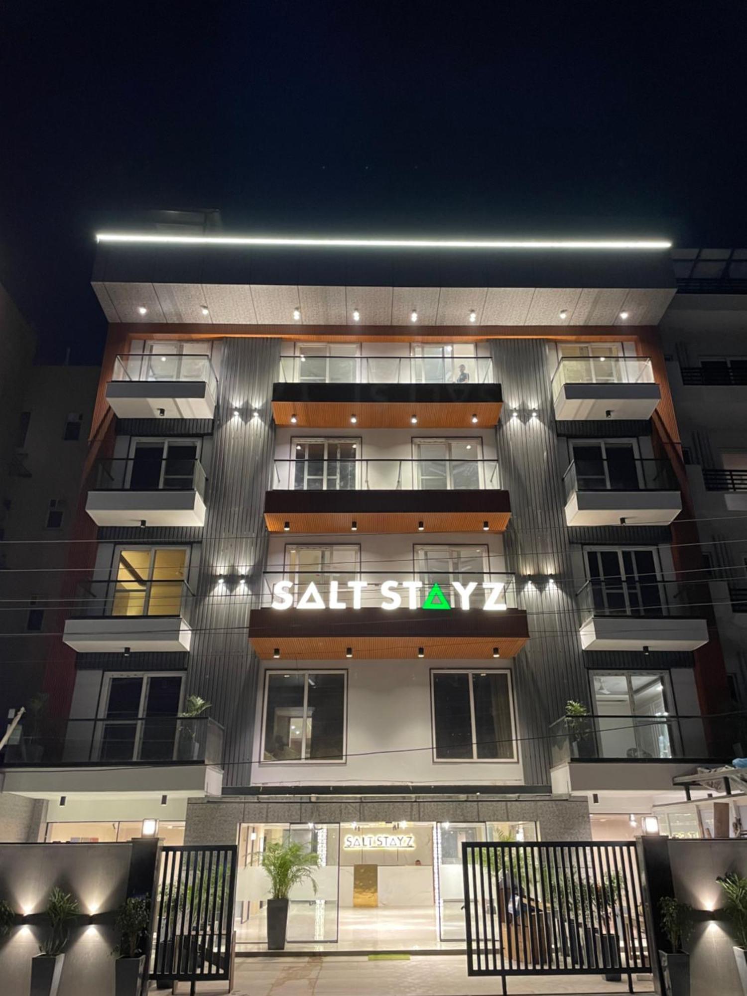 Saltstayz Premier - Near Golf Course Road & Sector 57 Гургаон Екстериор снимка