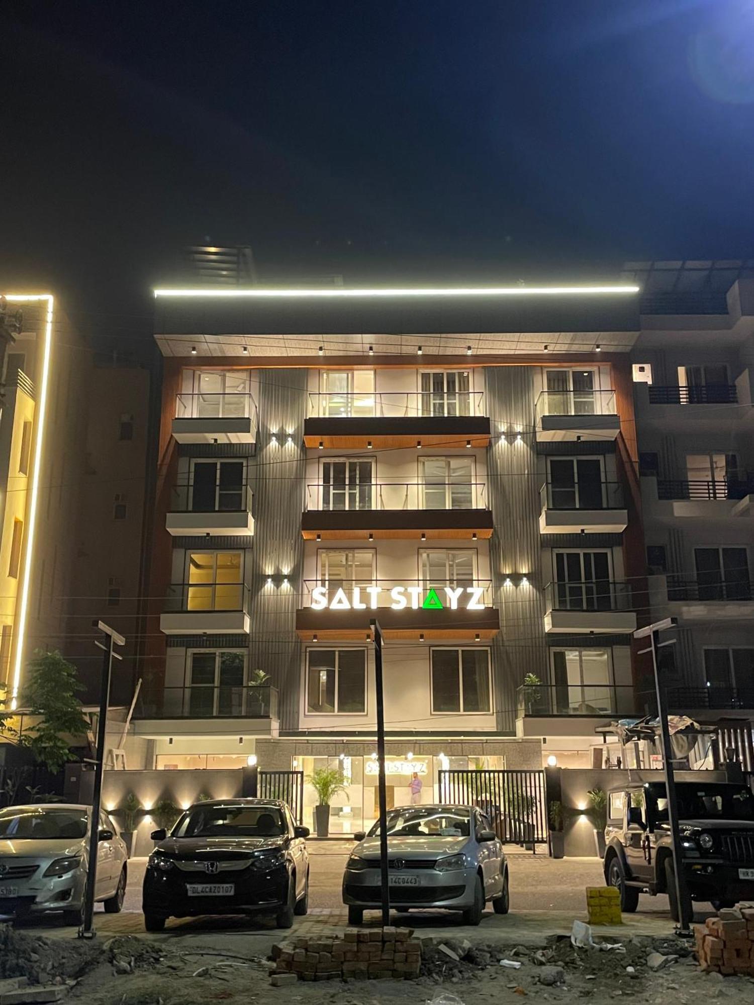 Saltstayz Premier - Near Golf Course Road & Sector 57 Гургаон Екстериор снимка