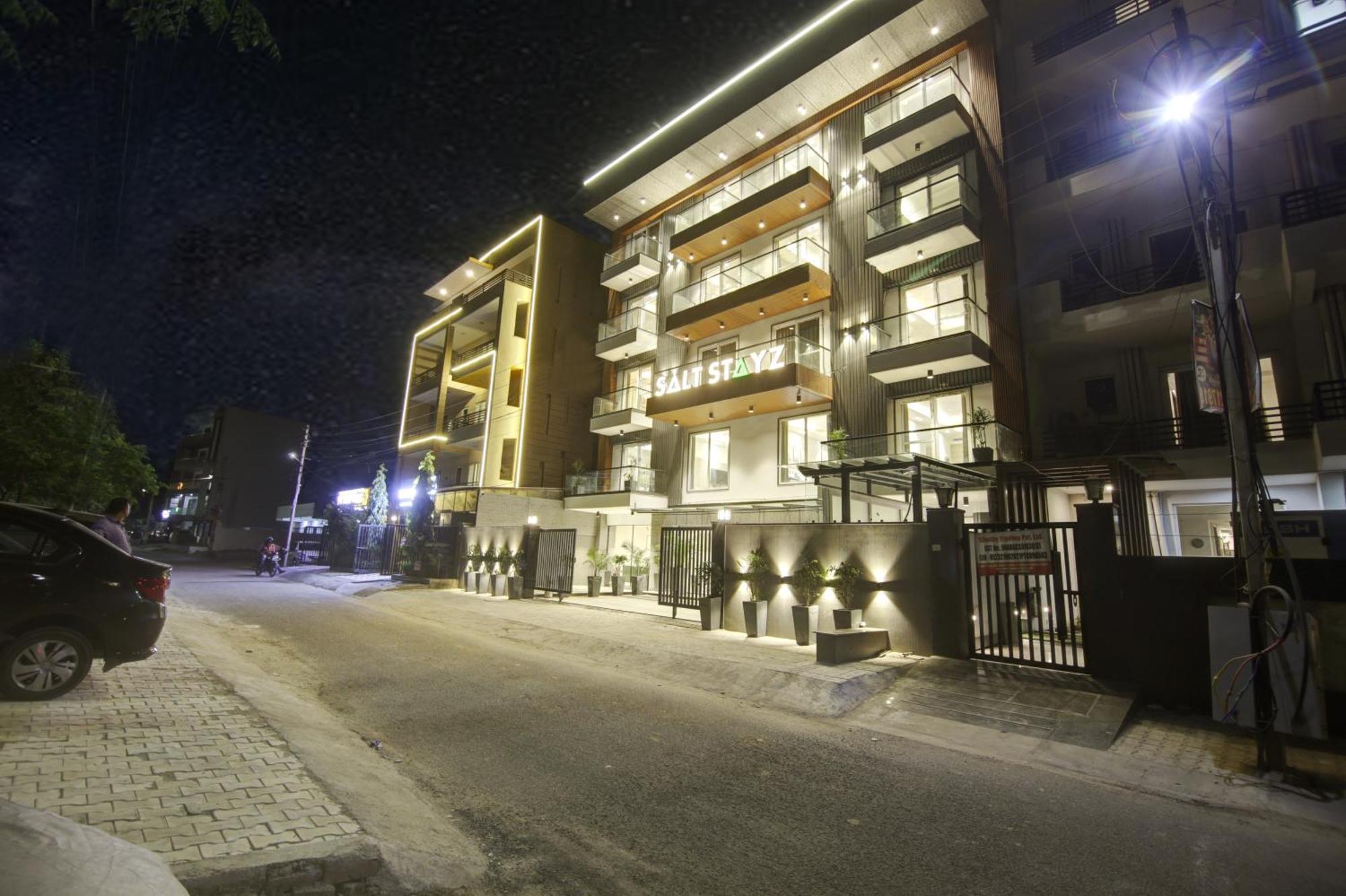 Saltstayz Premier - Near Golf Course Road & Sector 57 Гургаон Екстериор снимка