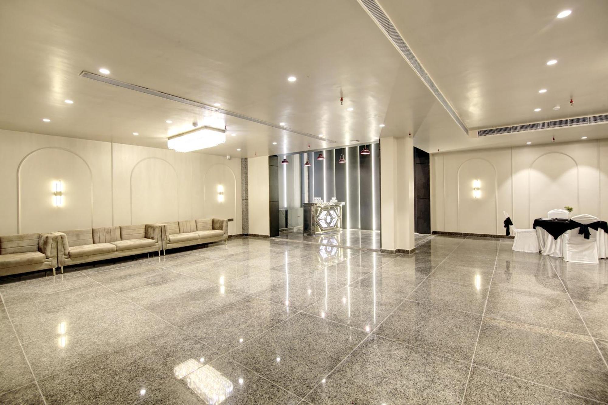 Saltstayz Premier - Near Golf Course Road & Sector 57 Гургаон Екстериор снимка