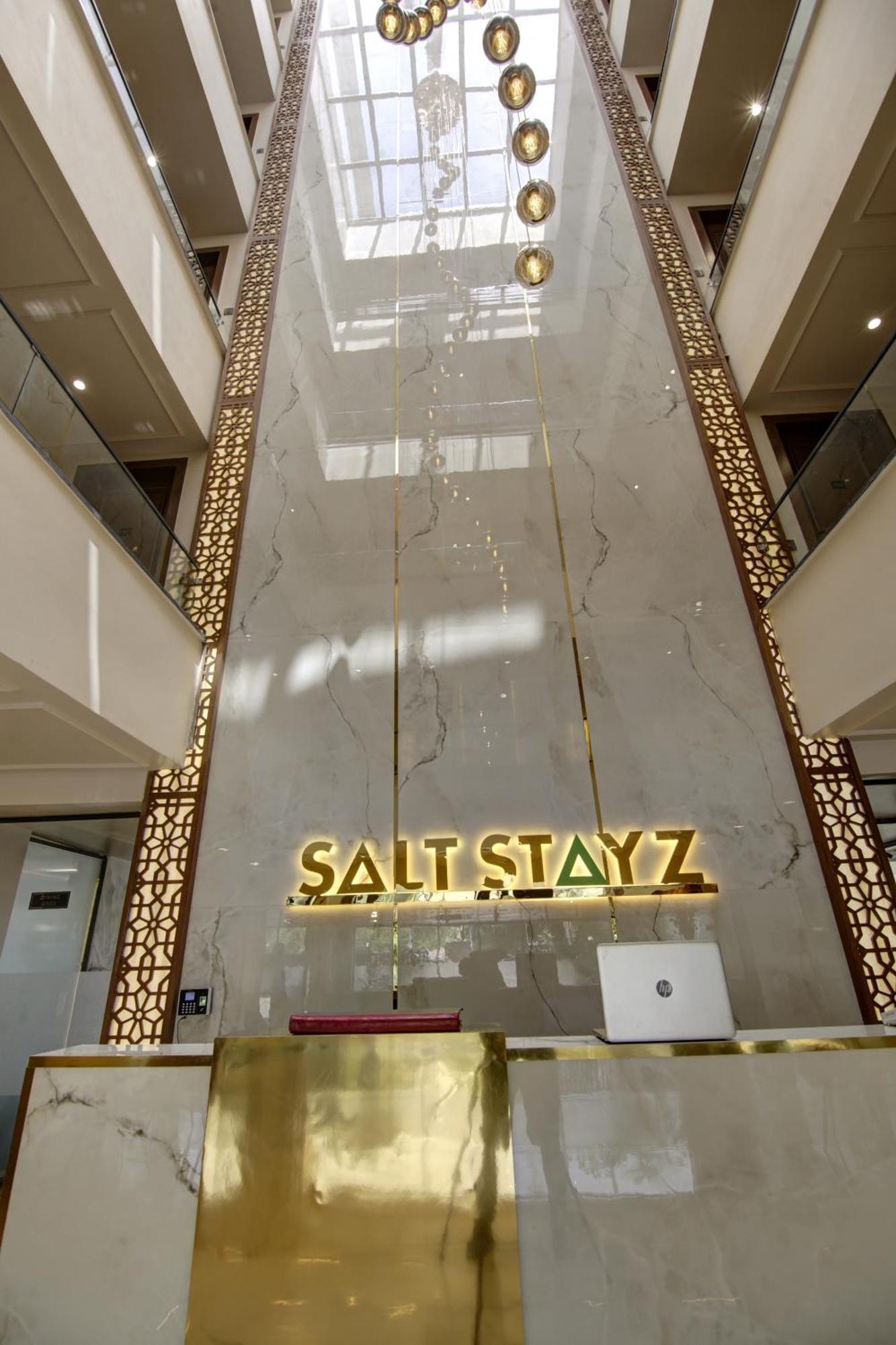 Saltstayz Premier - Near Golf Course Road & Sector 57 Гургаон Екстериор снимка