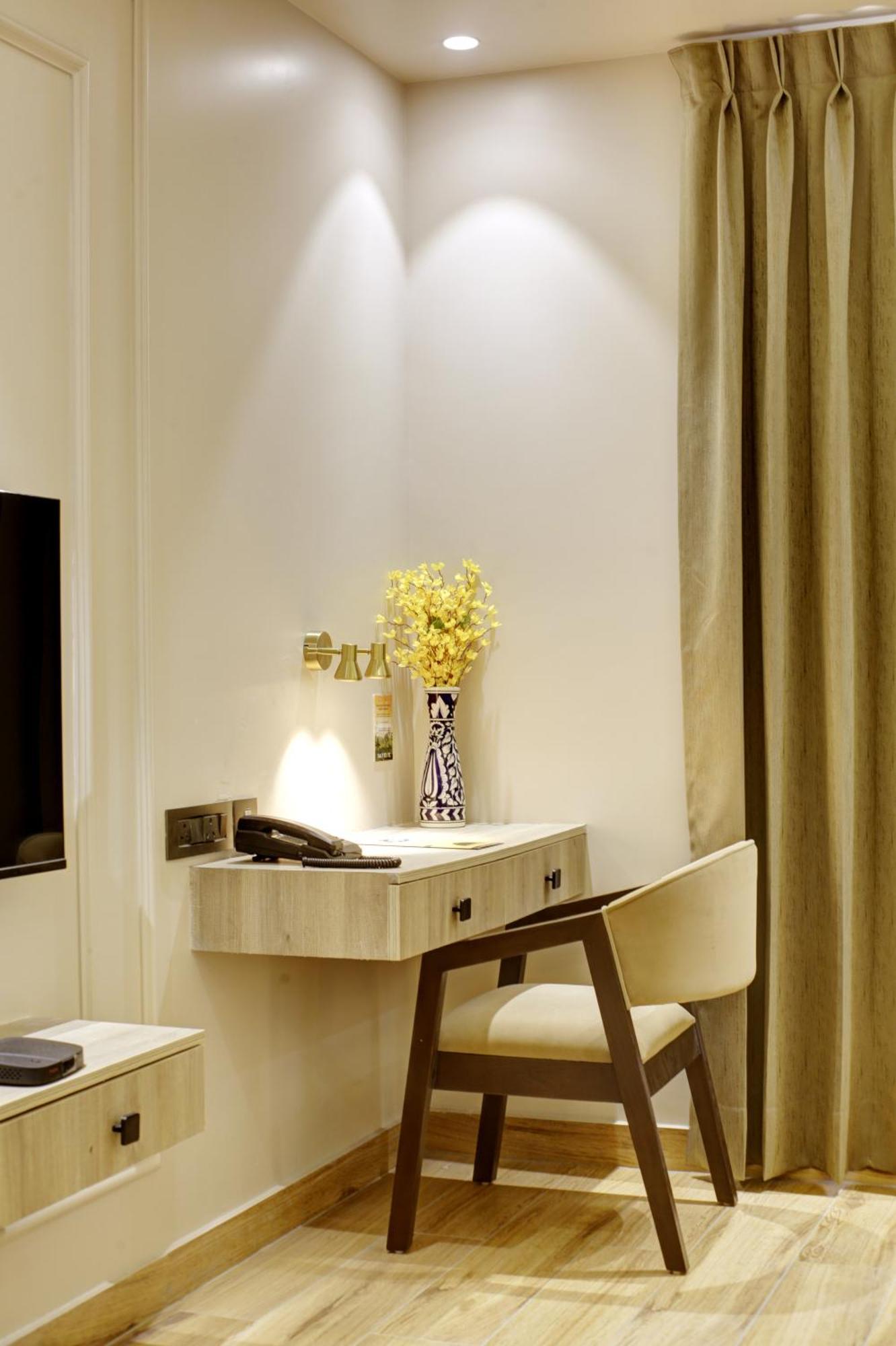 Saltstayz Premier - Near Golf Course Road & Sector 57 Гургаон Екстериор снимка