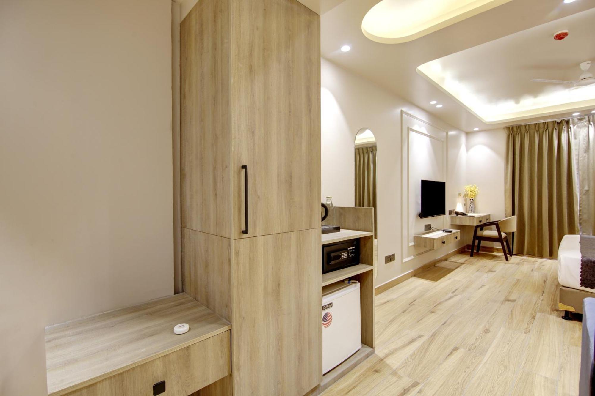 Saltstayz Premier - Near Golf Course Road & Sector 57 Гургаон Екстериор снимка