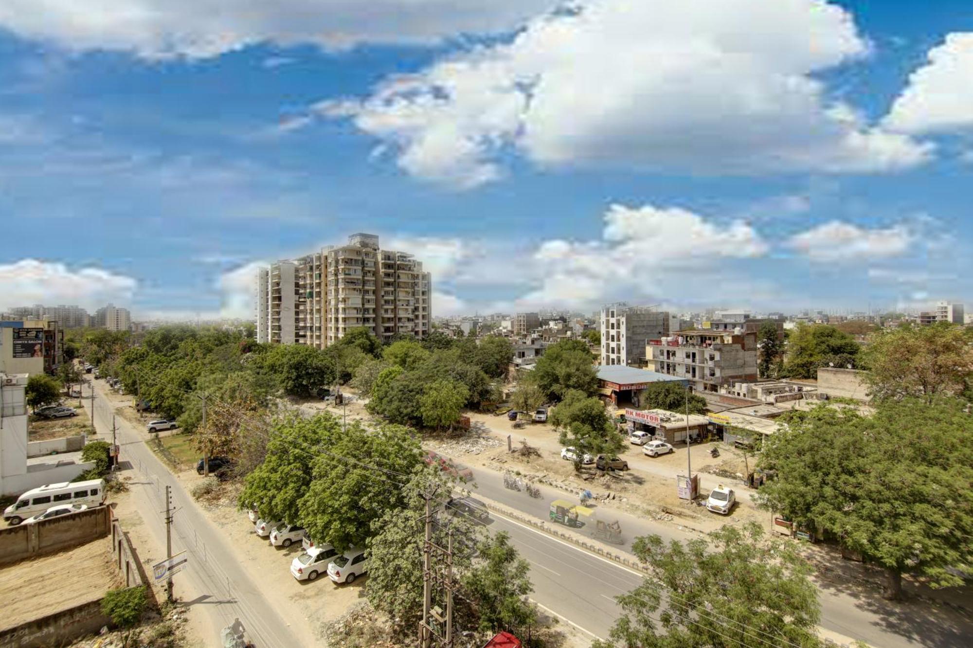 Saltstayz Premier - Near Golf Course Road & Sector 57 Гургаон Екстериор снимка