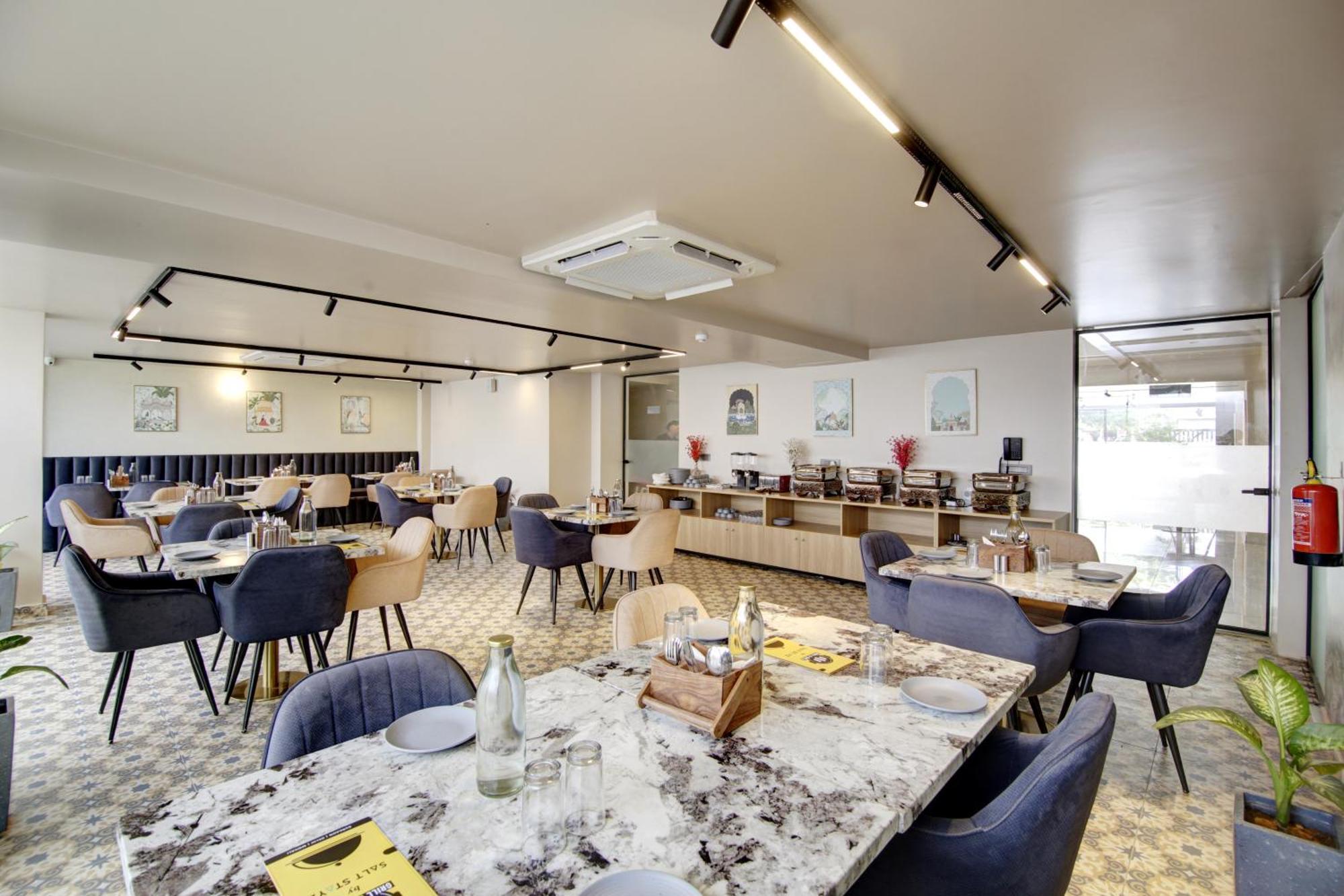 Saltstayz Premier - Near Golf Course Road & Sector 57 Гургаон Екстериор снимка