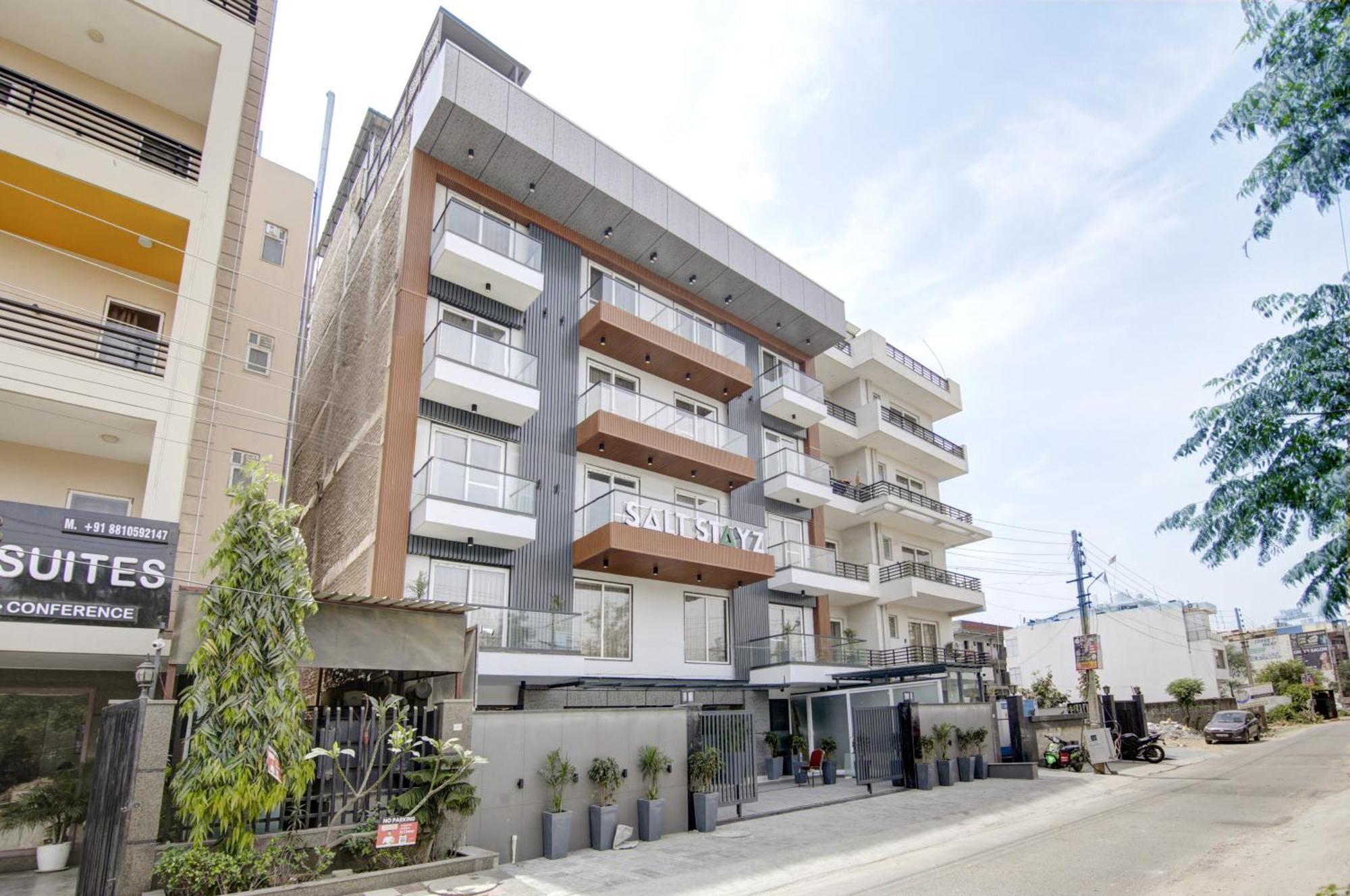 Saltstayz Premier - Near Golf Course Road & Sector 57 Гургаон Екстериор снимка
